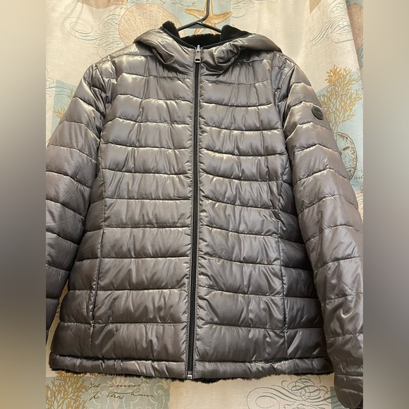 Andrew Marc Womens Puffer Silver Shiny Winter Jacket Faux Fur Hooded Lg Zip - Picture 6 of 12